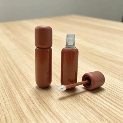 Eco-Friendly Lip Oil Gloss Bottles for KINPACK Skincare Medical Lanyard Design with Screw Cap for Serum and Face